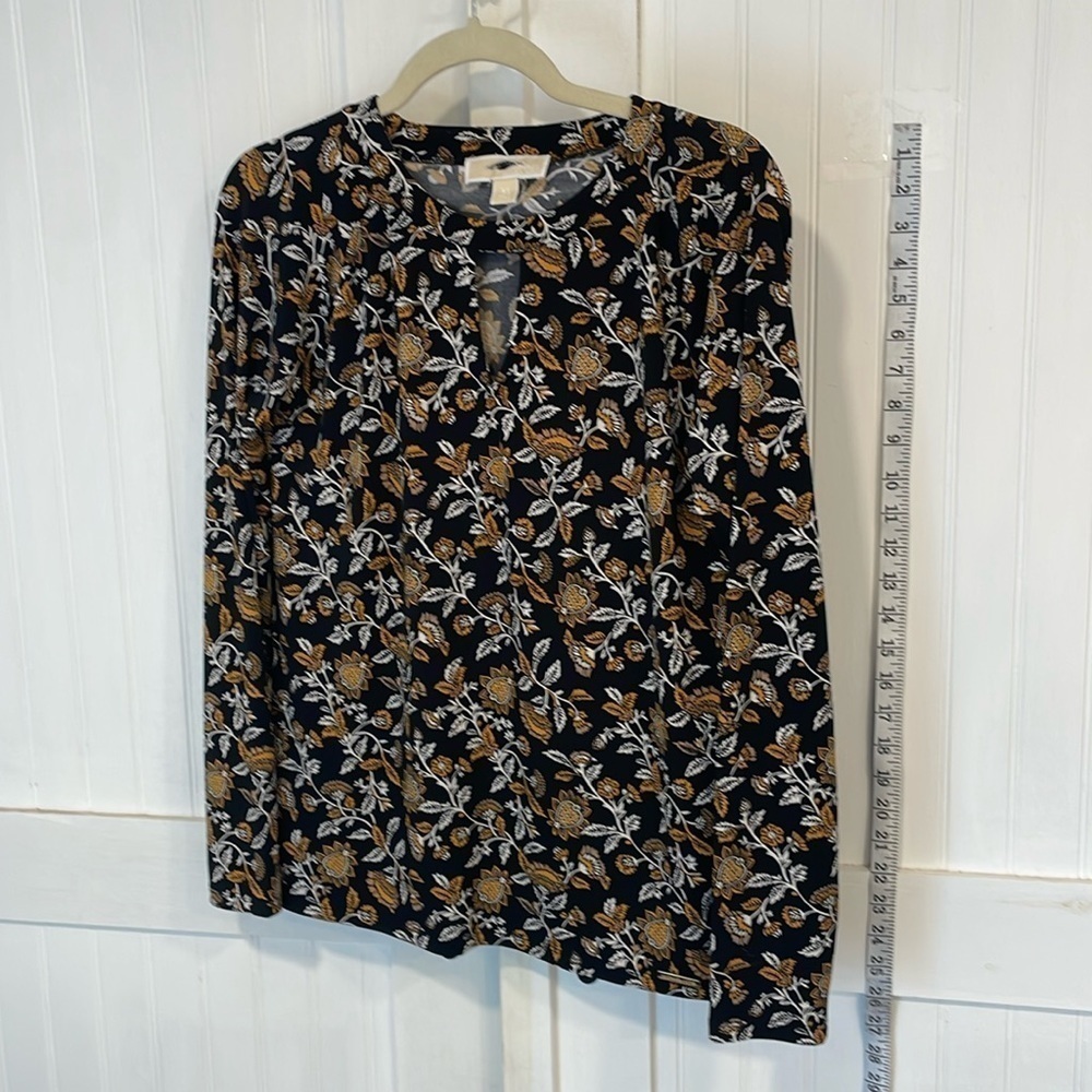 Michael Kors black floral long sleeved top w/key hole neck size XS